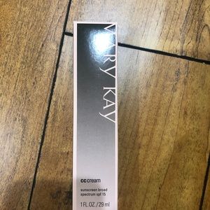Mary Kay CC Cream in Very Light